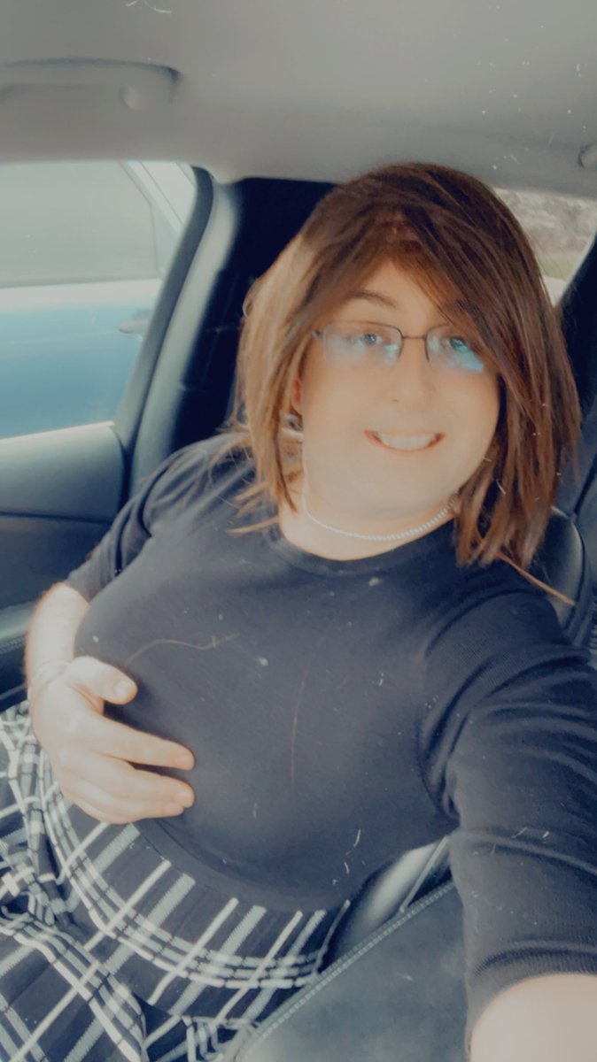 gorjess424's tweet photo. Awkward arm placement but eh I think I look cute #Transgender #Me #ItsJess https://t.co/2xa6atbyUD