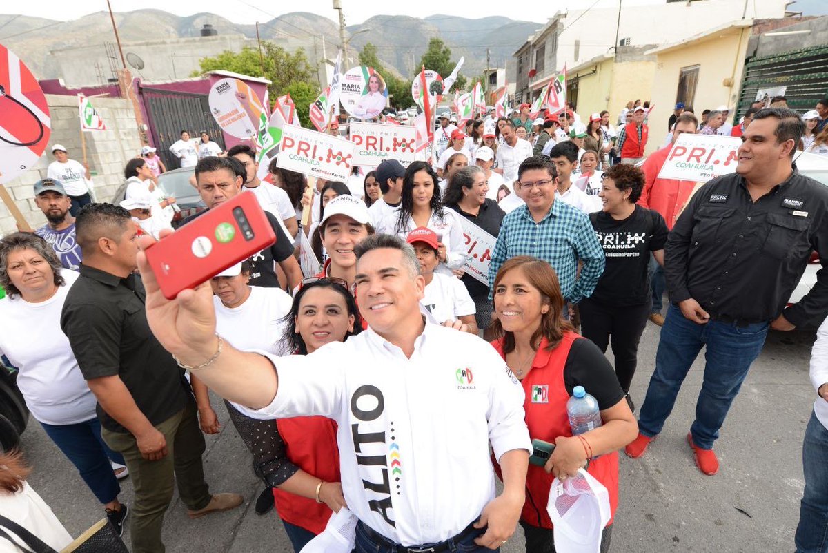 alitomorenoc's tweet photo. ¡Pa’Delante Coahuila! 👊🏼🇲🇽 Con el respaldo de las familias coahuilenses estamos ganando la gran campaña por la seguridad y la paz de su estado. ¡Vamos unidos y fuertes para defender su tierra! 🗳️ https://t.co/4C0Cj1Ok9K