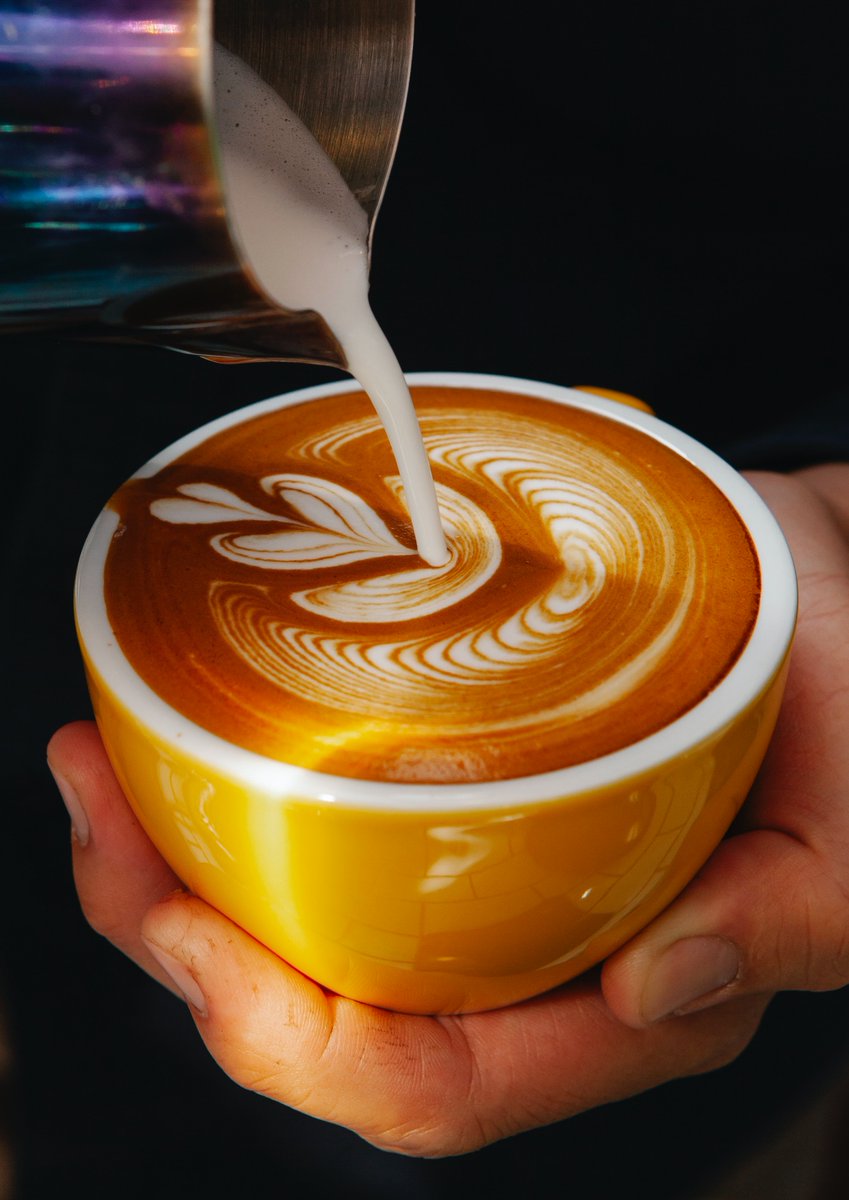 CreamyCreates's tweet photo. Who needs a canvas when you can create art in your latte? ☕️🎨 #LatteArt #CoffeeLovers #BaristaLife #CreamyCreations #tuesdayvibe #coffee #trending #viral https://t.co/SLdl7Mpaqc
