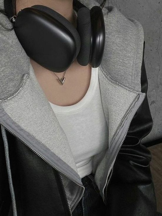 ⠀ ⠀

             work fit for today 🖤

⠀