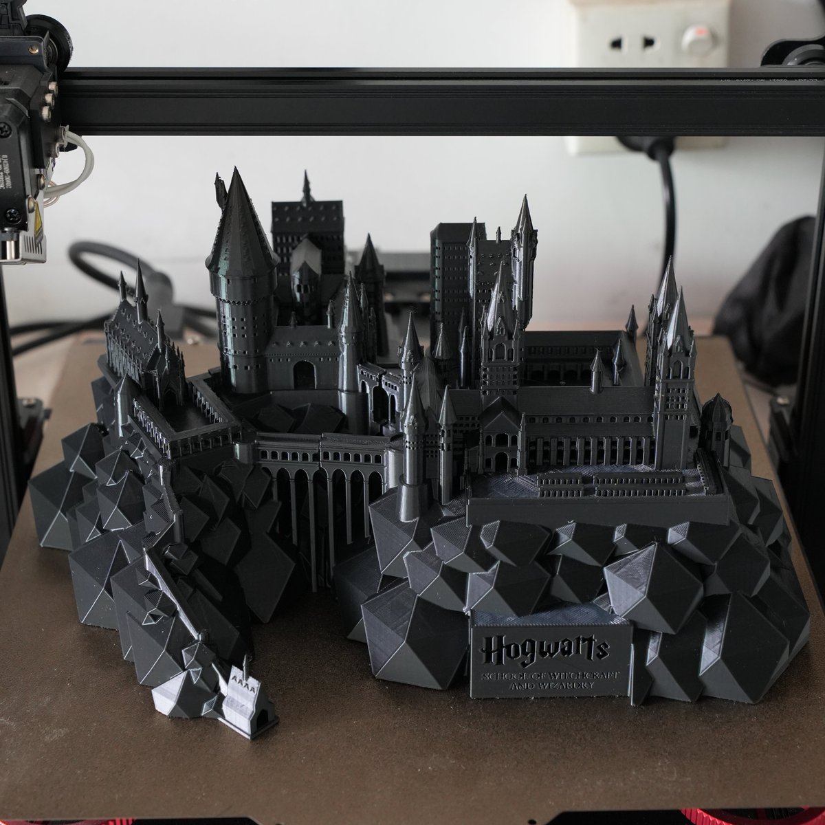 A muggle eagerly applies for a visit to Hogwarts!💫🧙‍♀️ #3Dprinting Printed in 3 pcs, to be glued and painted later. On Ender-3S1 Plus, direct drive 300*300*300mm 3D printer: bit.ly/e3s1-plus Thingiverse: 5852367 #3dprint #3dmodel #3dart #hogwarts #harrypotter #magic