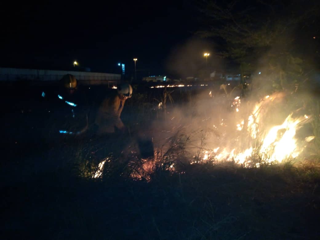 #02May | Atendimos incendio de vegetación en un terreno baldío detrás de la escuela "17 de Diciembre" municipio Simón Rodríguez. Donde nuestra labor bomberil consistió en utilizar bastidores para lograr el control y extinguir el fuego

#BomberosAnzoátegui #TrabajoYPatria