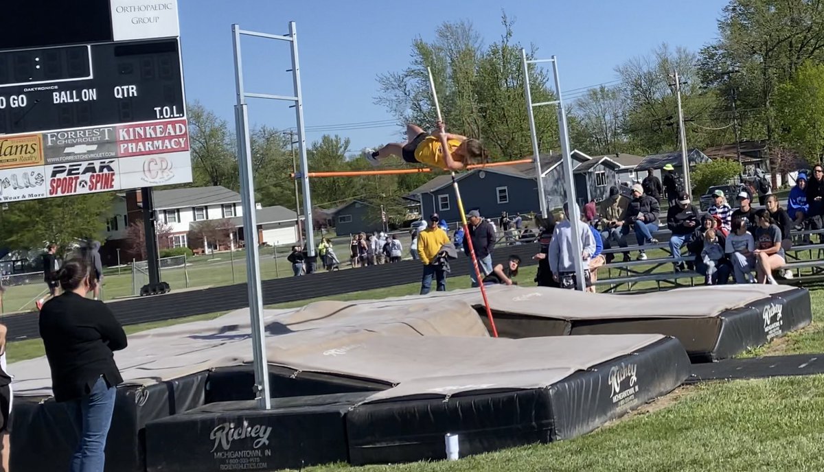CoachGYates's tweet image. Girls take first at the Centralia middle school track meet!  Boys take 3rd out of 13 teams.  Great job #fmstrack!  #fmsteach #fultonproud @FPSActivities @FultonSunSports @JeremyJacob88 Results: mo.milesplit.com/meets/515243-c…