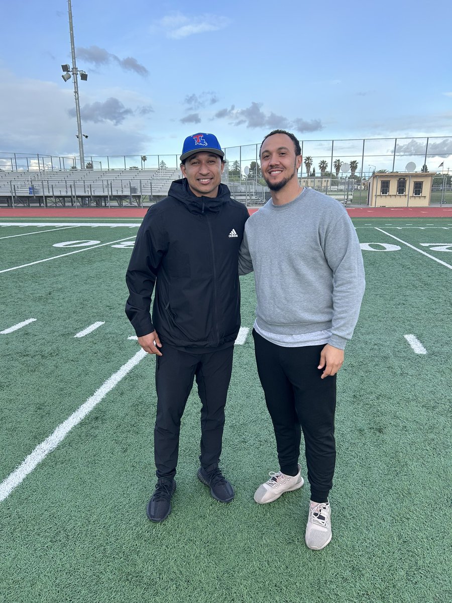 Nicoe_H__'s tweet photo. The logo may change, but the bond never breaks… My dawg @CoachCarelock came through to show some love! https://t.co/Hs53YLNpFn