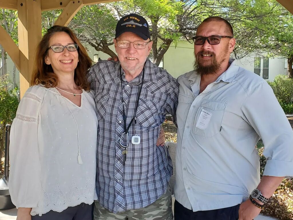 thatchillaxdude's tweet photo. 🌐 #thatchillaxdude ⭐ Today, Dad turned 74 years old! Sarah &amp; I took Dad &amp; Janie and my brother, Mark, out for lunch to celebrate Dad's birthday. After lunch and birthday pie, we went back to Dad's apartment to open presents.

Less than three weeks ag… https://t.co/z2aKqJODk6 https://t.co/Sl8LlHLCfs