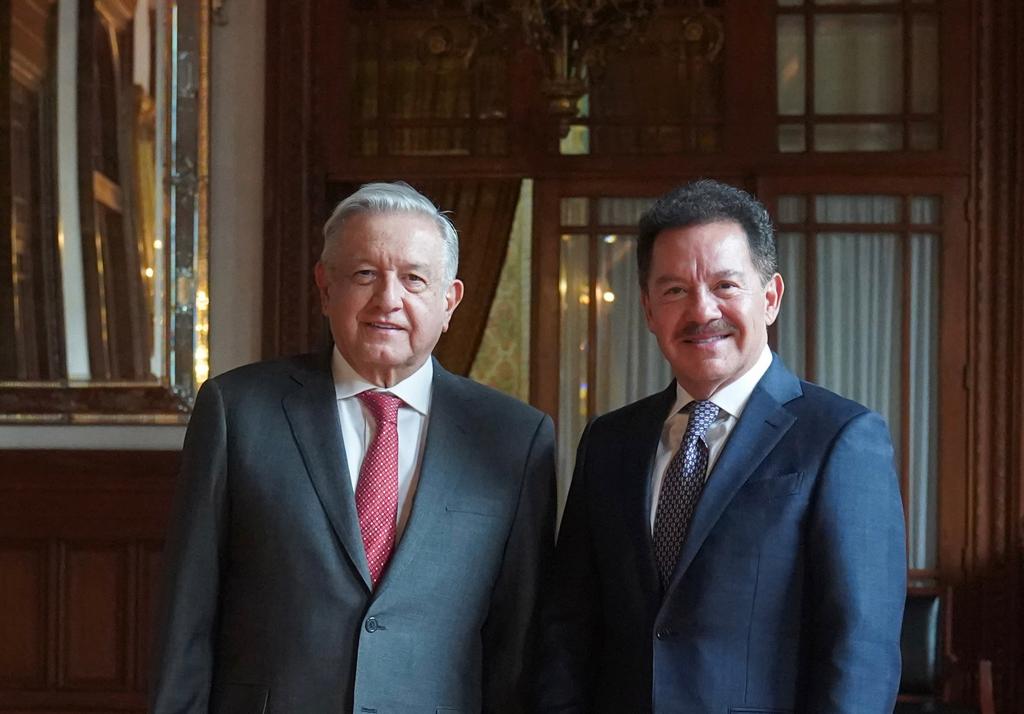 Me reuní en Palacio Nacional con el Presidente <a href="/lopezobrador_/">Andrés Manuel</a>, al tiempo de analizar la agenda legislativa, tuvimos oportunidad de platicar sobre la prospectiva programática de nuestro movimiento. Siempre será un honor trabajar con lealtad en el mismo proyecto de nación.