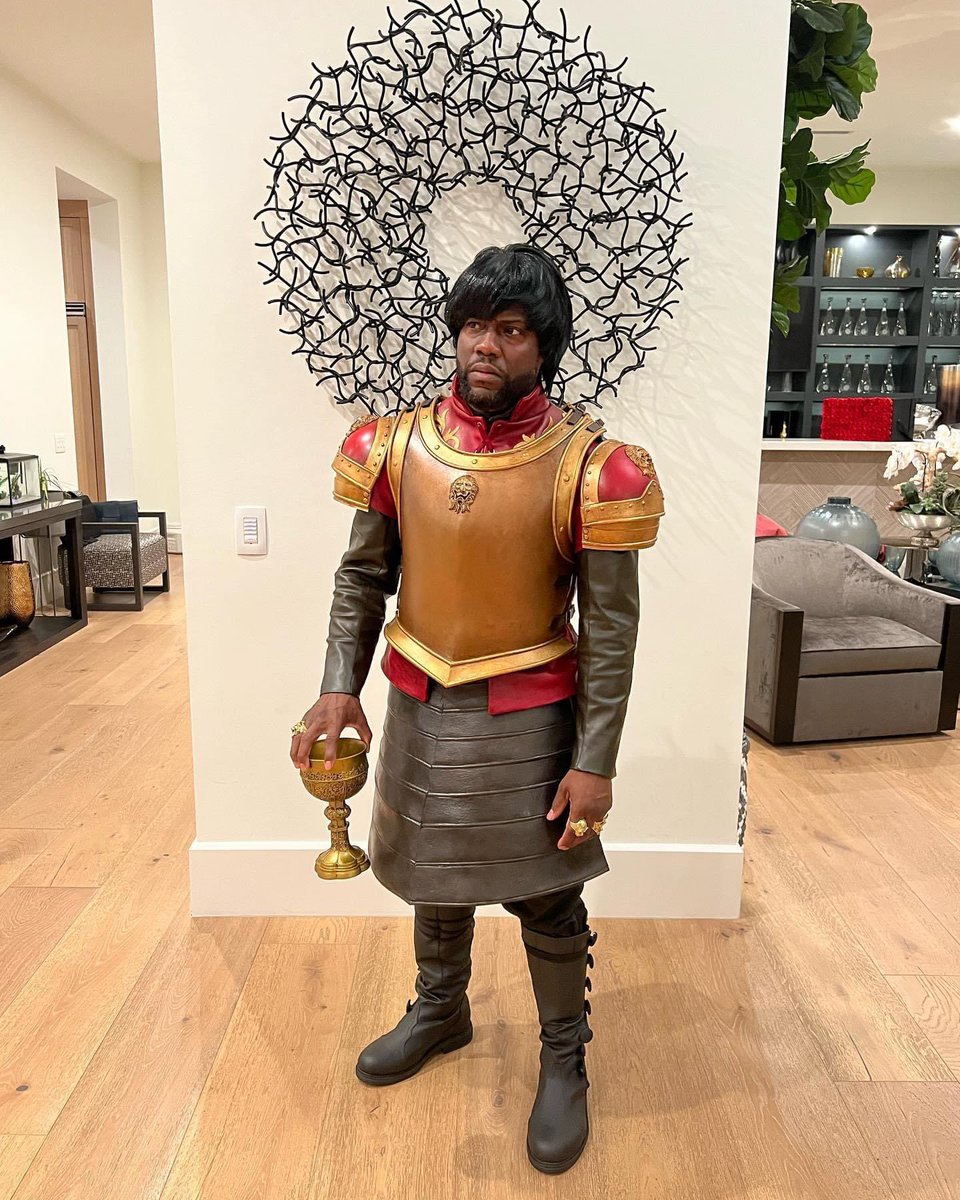 kevin hart in a dress Jennifer Lopez Stuns Skintight Red At The Roast When Kevin Hart dressed as