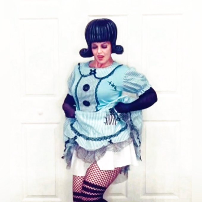 ʰⁱʸᵃ ᵈᵒˡˡ 🩵 https://t.co/MDOI8w6g9m<a href="/tag/trampling"class="tags"><span>#trampling</span></a><a href="/tag/chestsitting"class="tags"><span>#chestsitting</span></a>