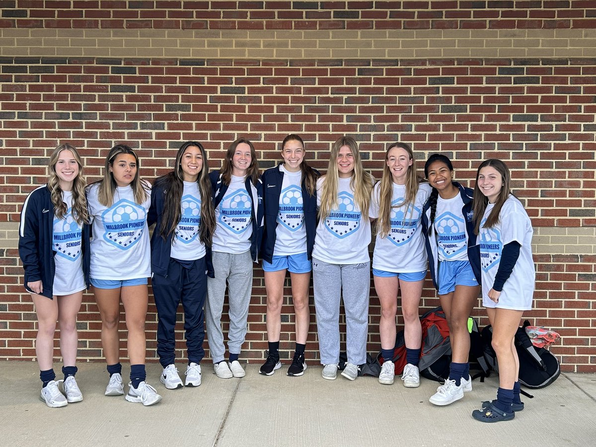 Millbrookgirls1's tweet photo. Congratulations to our seniors. We wish all the best in your future journey. #TSVR https://t.co/elDtwL1xZU
