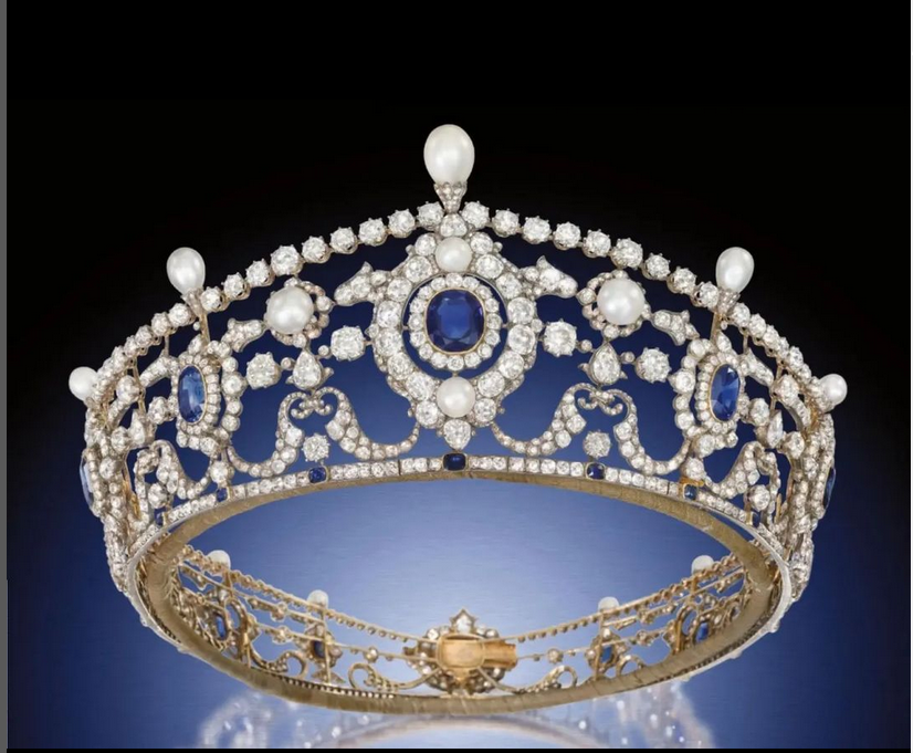 RobinLynnKing2's tweet photo. #EverythingRoyal #RoyalTiara
The Portland sapphire tiara was made for the family by E. Wolff and Co. for Garrard, believed to be in 1890, the year after the 6th Duke of Portland married Winifred Dallas-Yorke. https://t.co/QWNHzhm4eF
