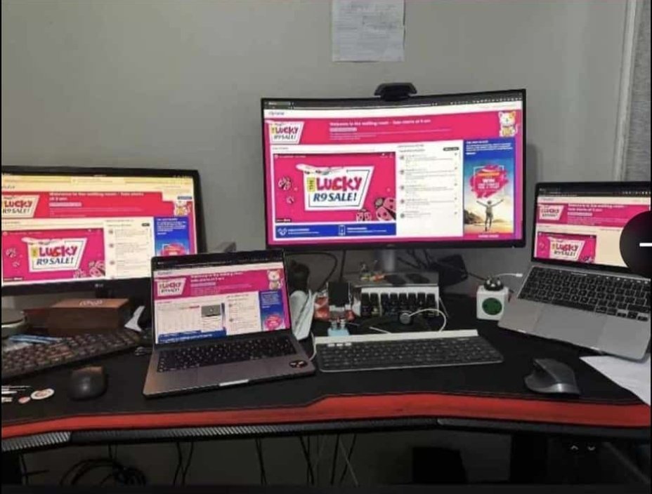 Zeecode1's tweet photo. Patiently waiting π#R9Ticket #FlySafair https://t.co/uPm5Jvk0gQ