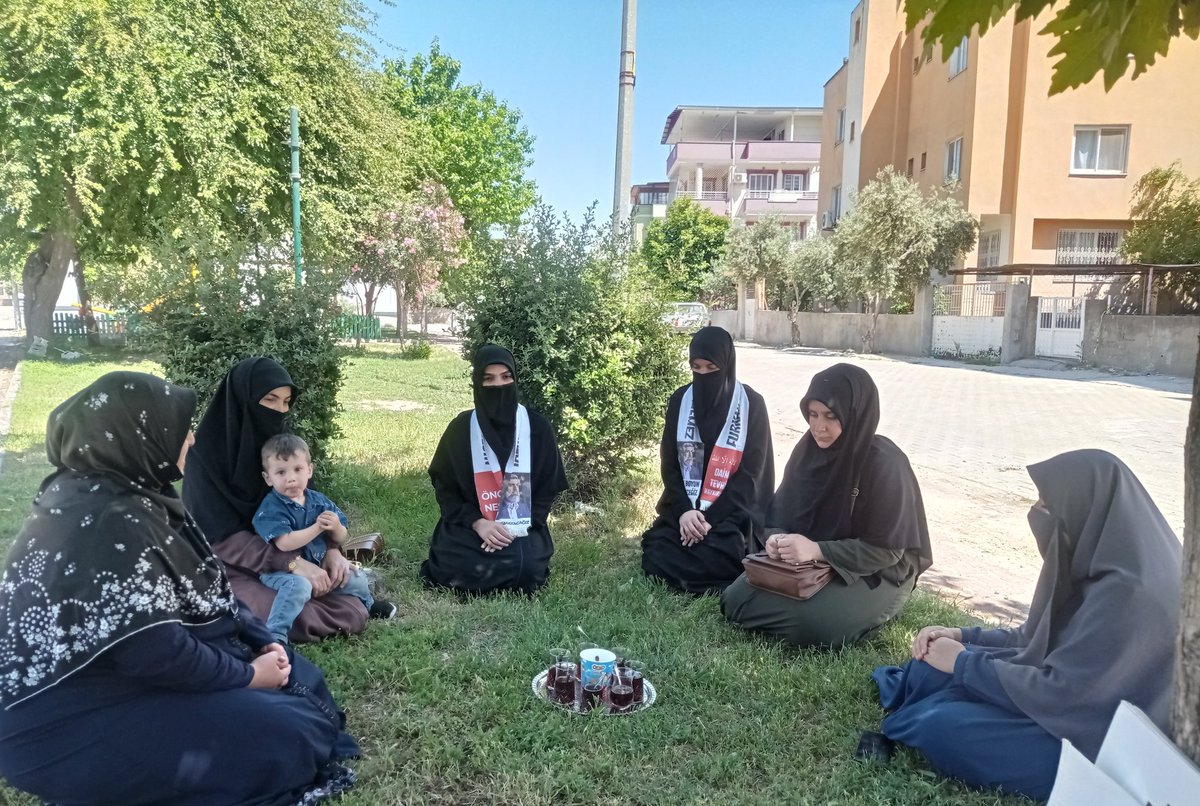 ElifGne82249549's tweet photo. Mevlâna’nın dediği gibi, “Ok gibi doğru olsam yabana atarlar beni, yay gibi eğri olsam elde tutarlar beni… Doğru da aç görmedim eğri de tok. Eğri yay elde kalır, menzil alır doğru ok…”

#GönüllerBirOlsun
#AlparslanHocayaÖzgürlük
#carsamba 
@FurkanDerCeyhan https://t.co/TBGLe1f9ia