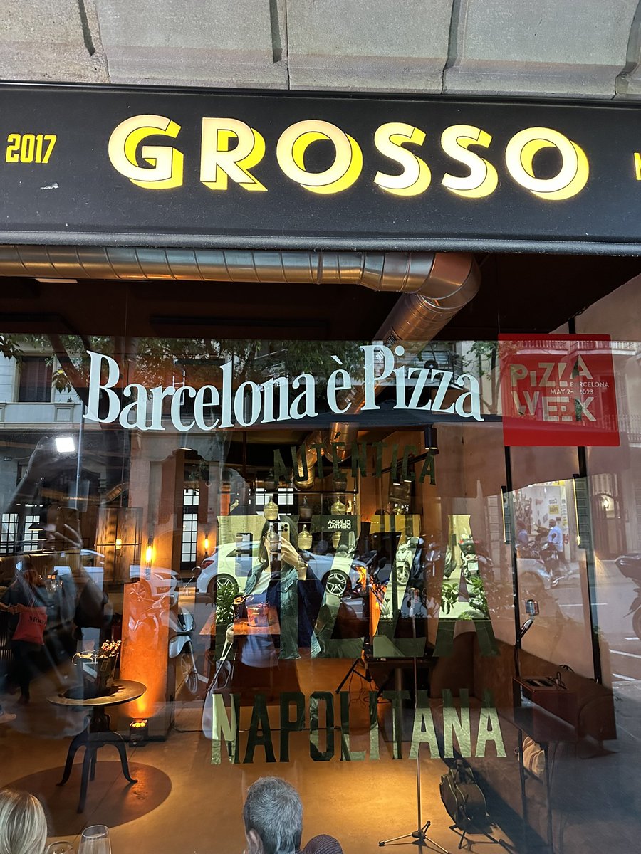 50TopPizza's tweet image. Big event at the Grosso Napoletano official opening party of 50 Top Pizza &amp;amp; Mammafiore’s Pizza Week.
With @PaoloCasagrande , chef of Lasarte with 3 Michelin stars.
Collaboration for the “sweet” with the Best Chocolatier of Spain in 2021: Saray Ruiz. @lsdm_barbara