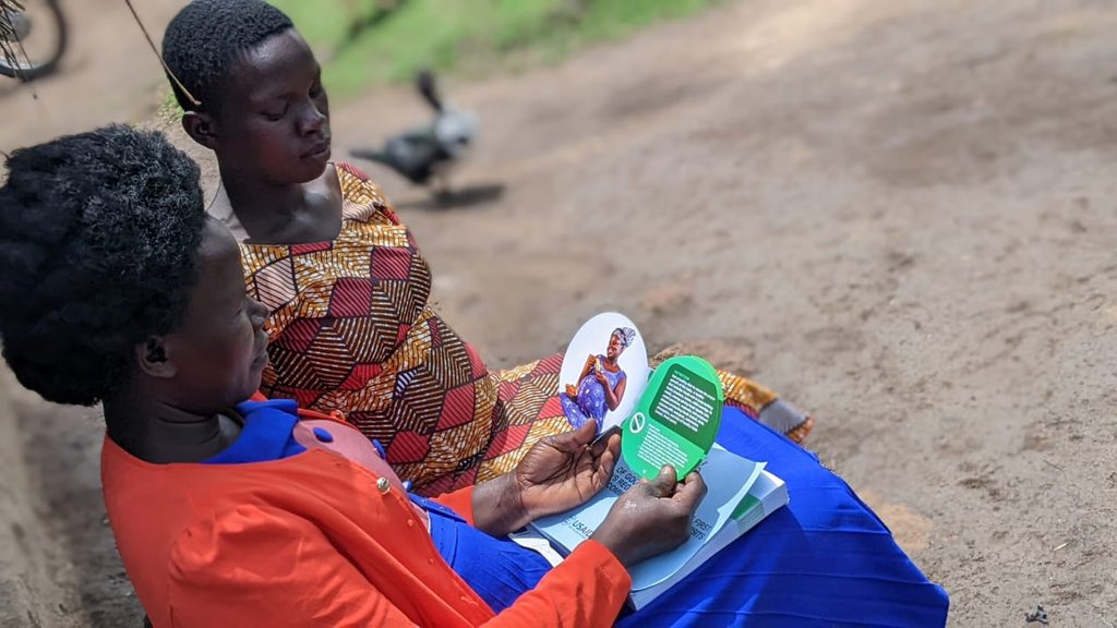 ObulamuUganda's tweet photo. 4/
We are using this MUAC tape tool in our behavior change interventions, specifically for households with young children under 5 &amp; pregnant mothers since they’re at a higher risk of malnutrition due to their increased nutritional requirements. 
#HealthForAll #nutritionforkids https://t.co/ES9hHvq4dk
