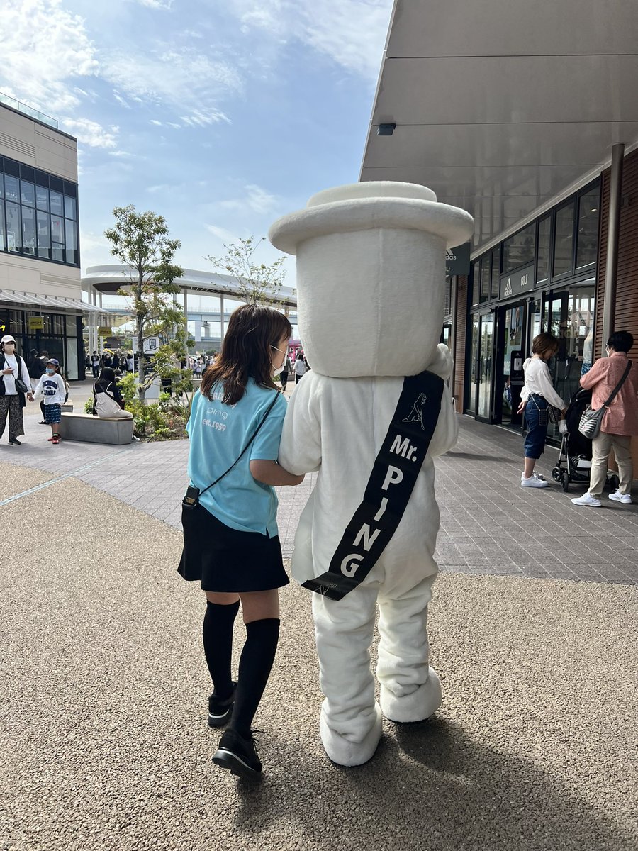 Nancy86533296's tweet photo. 今日は全国でこの一体しかいないとゆうピンオジさんのストーカーをしました😂振り向いた瞬間、目が無くて思わず「うわぁっ‼︎」と声が出てピンオジもご覧の通りビックリしてたのはここだけの話😂w
#ping #ピンおじさん #北九州市 #ホラー #mrping #福岡ゴルフ #ゴルフ女子 @PingTour https://t.co/1cshSWuZ1c