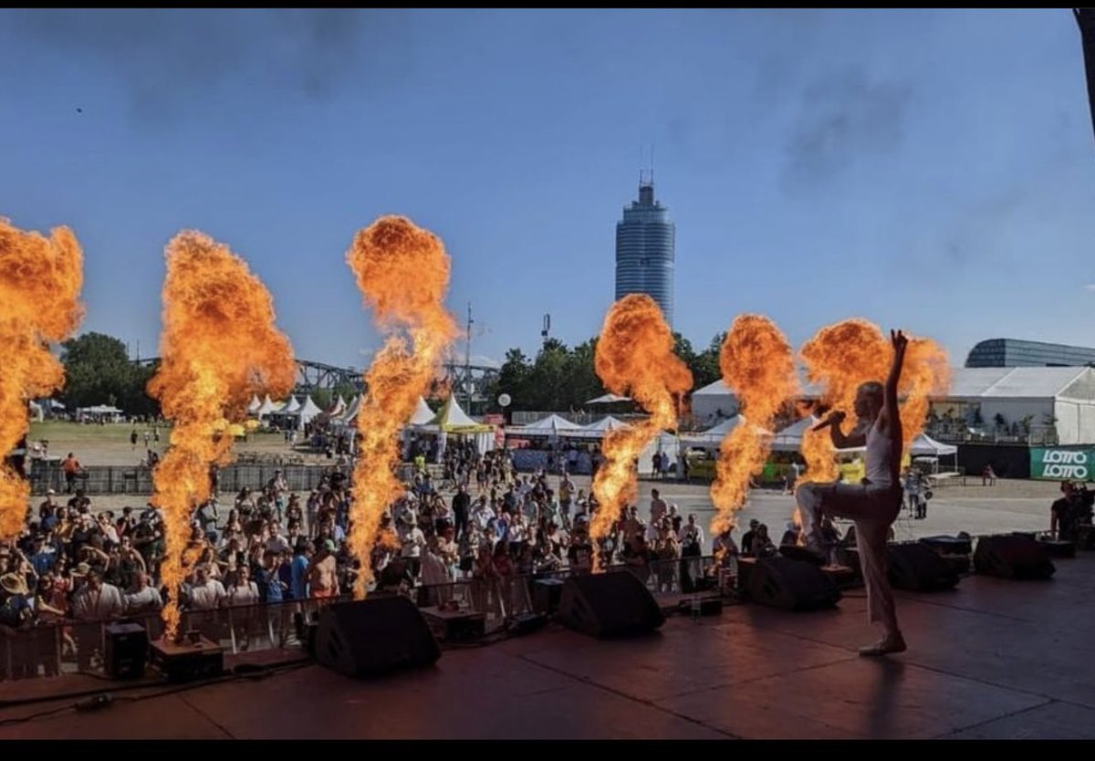 fireworksflash's tweet photo. https://t.co/VFgKA2f9es
https://t.co/kXyroqn7Bq 

Ihr Partner bei Veranstaltungen. 
Bühne, Licht ,Ton und Betreuung von Bands bei Auftritten mit Effekten. https://t.co/myyf6LWkcG