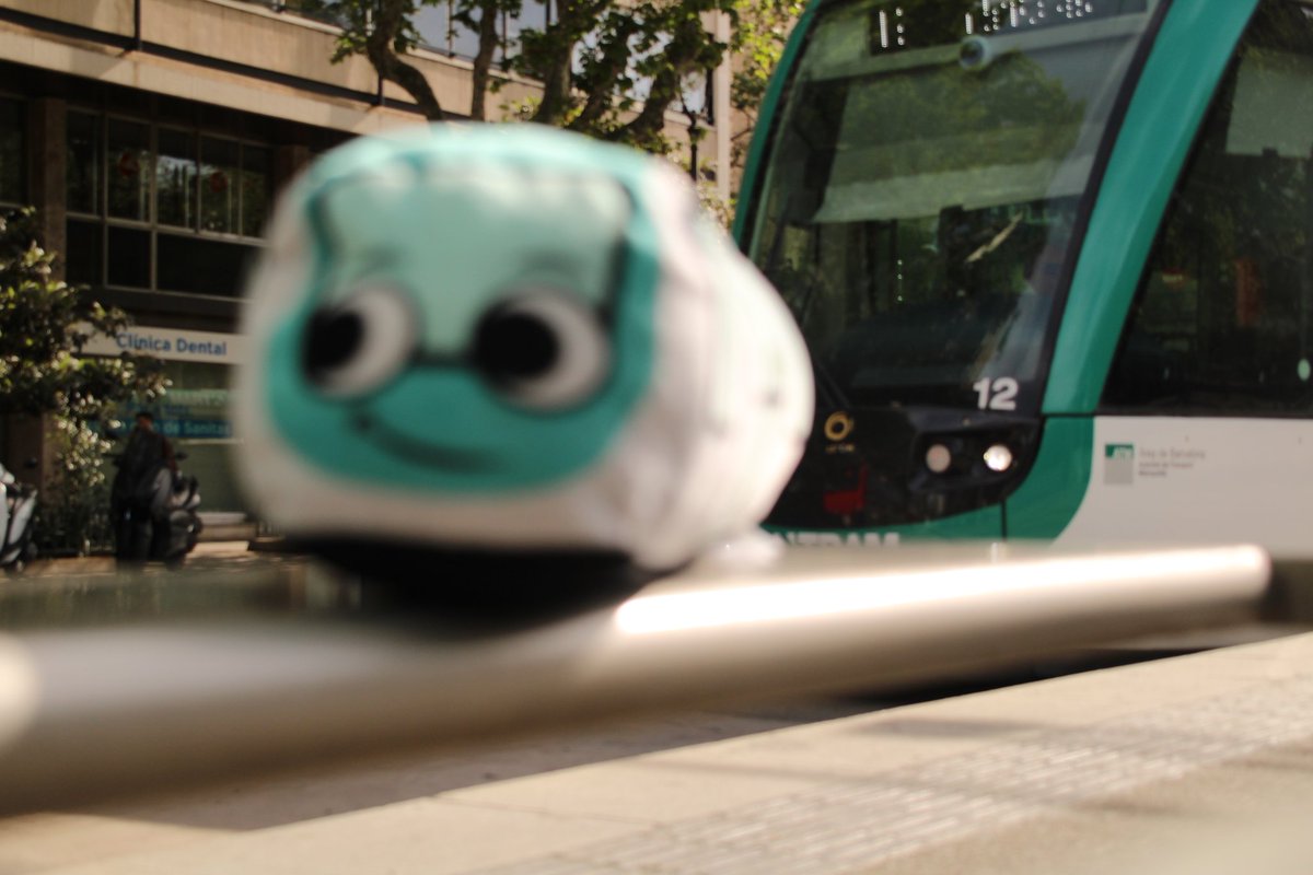 ElPortal_Cat's tweet photo. 🙋 Mireu que feliç és en #TRAMI a la parada de 📍 Francesc Macià. Volem celebrar que hem arribat als 1️⃣1️⃣0️⃣ seguidors al Twitter de "El Portal".

☺️ Moltes gràcies per tot el suport que ens esteu donant. Es d'agrair per tota la feina que comporta.

🤩 Gràcies! Amics i amigues! https://t.co/mTgqIfdgJt