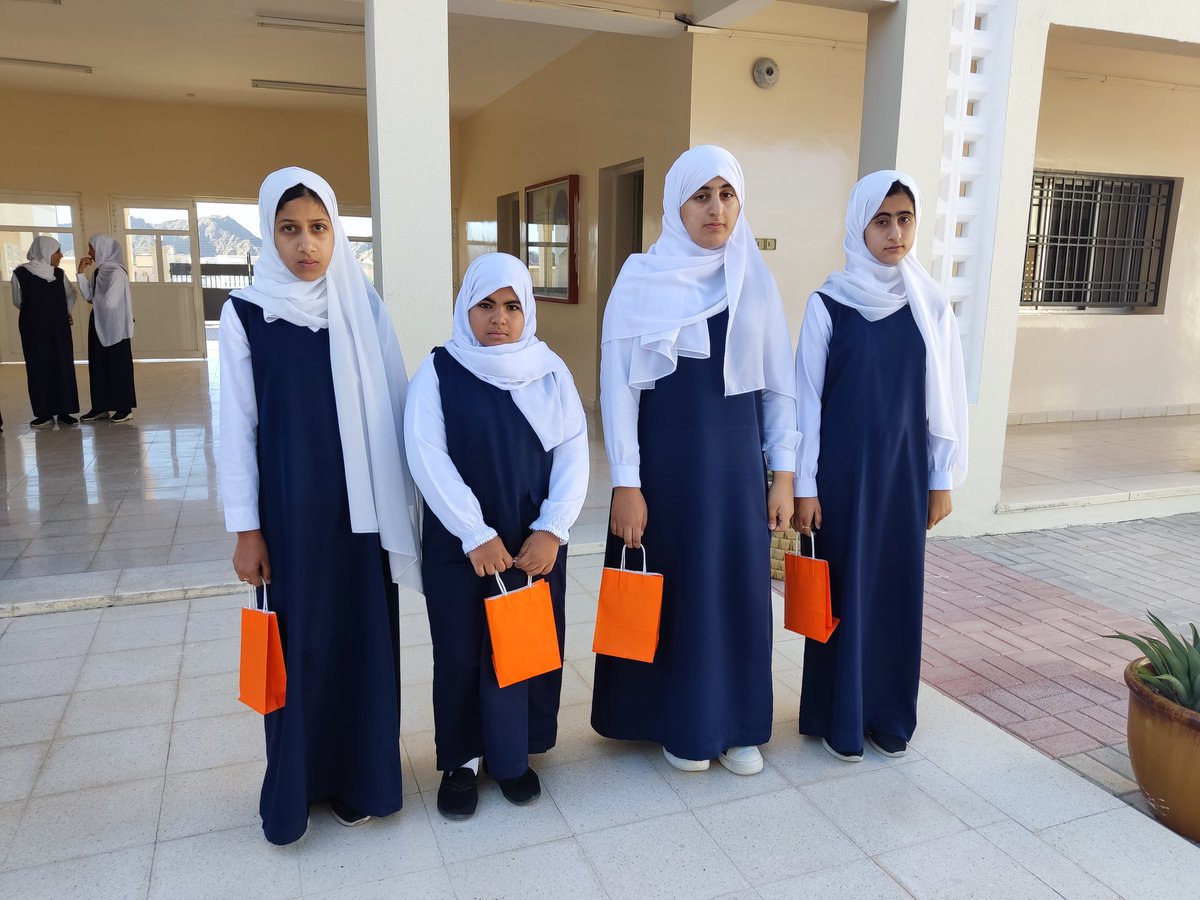 EduGovDhr7218's tweet photo. معلمات تقنية المعلومات يكرمن طلابهن المتميزين فالمادة من الصف الأول الأساسي وصفوف الحلقة الثانية . https://t.co/9053WT4sqH