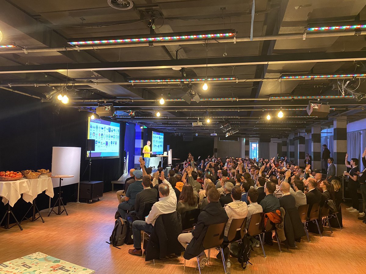 Wankinobi75's tweet photo. @doergn kicking off @DevOpsZH 💪 https://t.co/oFPmdstQFA