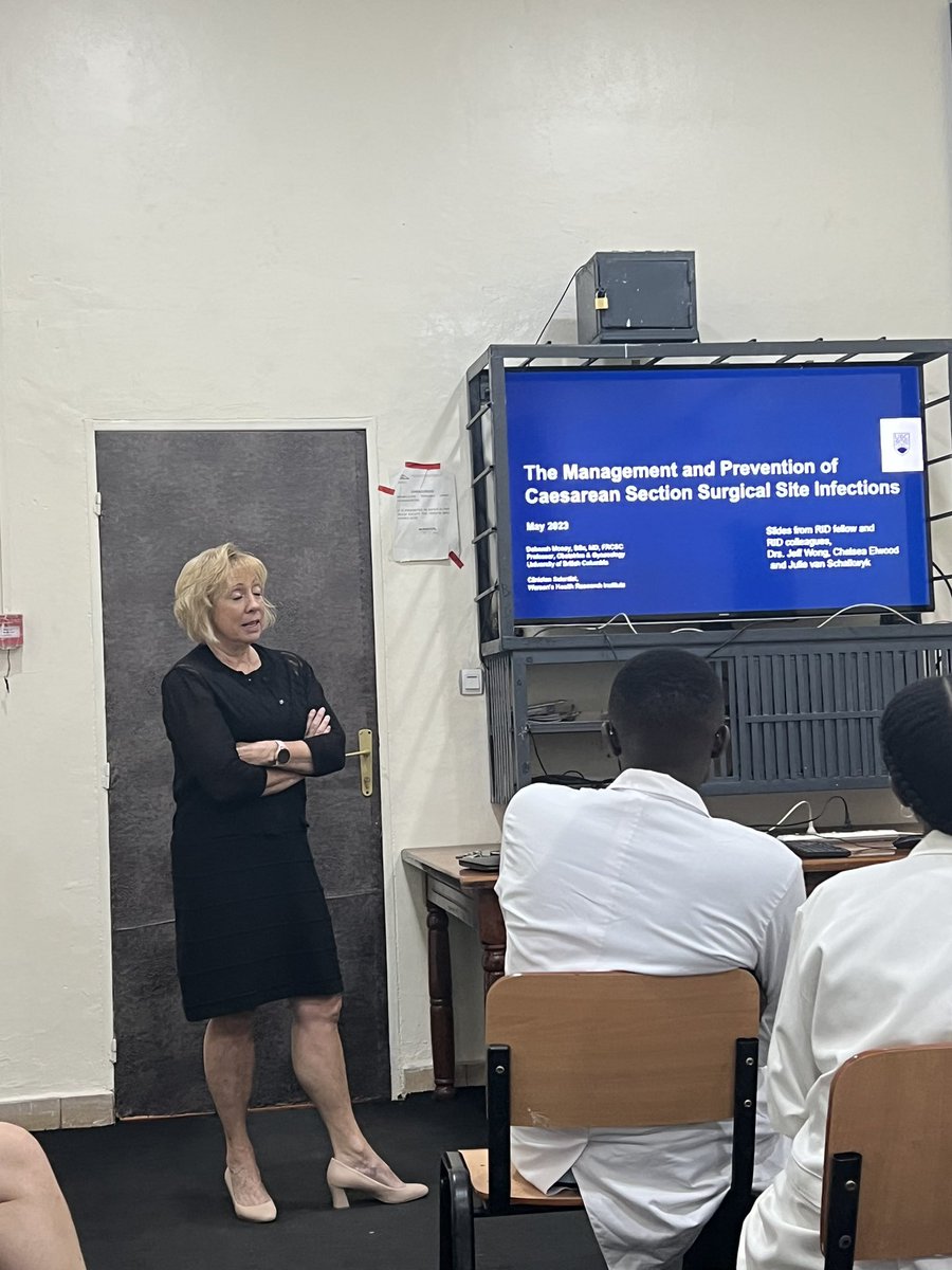 Happening now @HospitalChuk Prof @money2_dmoney a world known researcher & infectious disease expert in obstetrics & gynecology from @ubcOBGYN @UBCmedicine giving a talk on post CS infection @Uni_Rwanda @MarianneVidler @eagle_center