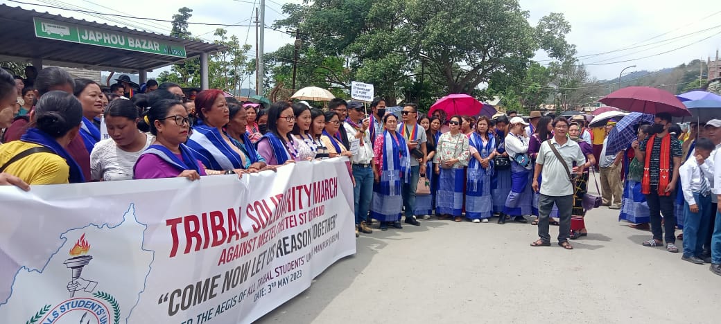 Toila612's tweet photo. Manipur Tribal Solidarity March against meitei ST demand and illegal eviction and demolition of churches and tribal villages by Govt. of Manipur #tribal_unity #tribal #NarendraModi #india #Union_home_minister #india_PM #congress #bjp #trinamool_congress #AAP #ManipurOnFire #Lamka https://t.co/3ESN643Oov