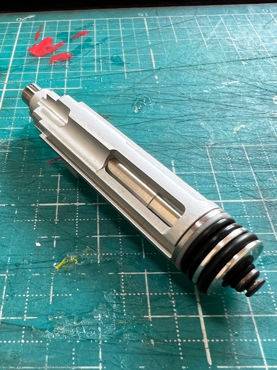 hello516's tweet photo. 頼まれモノのGHK GLOCK G17
A7075製ローディングノズル完成‹‹\(´ω` )/››

エキストラクター が折れにくいように
Oリング二枚入れてみました(⁠｡⁠•̀⁠ᴗ⁠-⁠)⁠✧

Co2にて試射を3マガジン程
スレのみで大きなキズも確認できないので
各部を調整後、お化粧直し(⁠ ⁠ꈍ⁠ᴗ⁠ꈍ⁠)

↓ https://t.co/qi6LMc1ztl