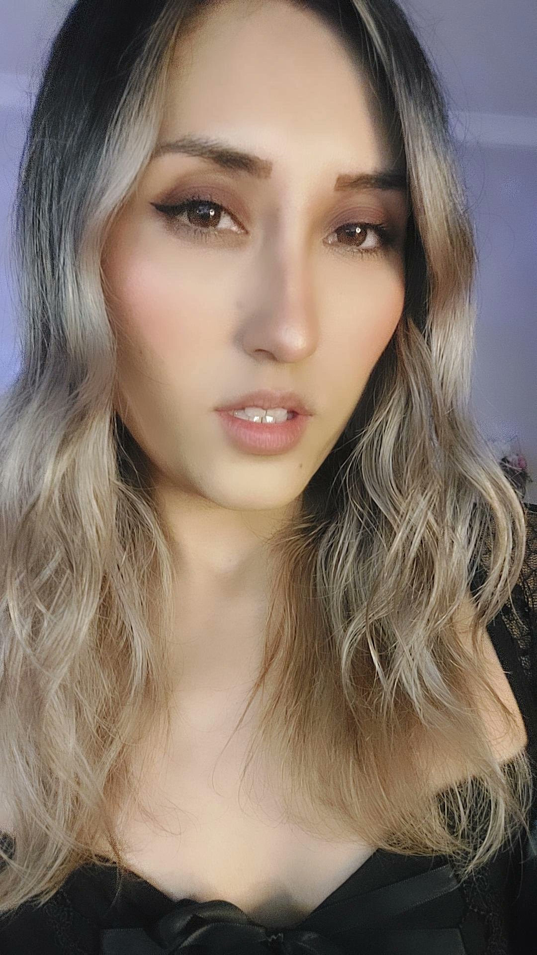 TW Pornstars - 2 pic. Ninimoon. Twitter. Smiling / Seriuos. Choose ur