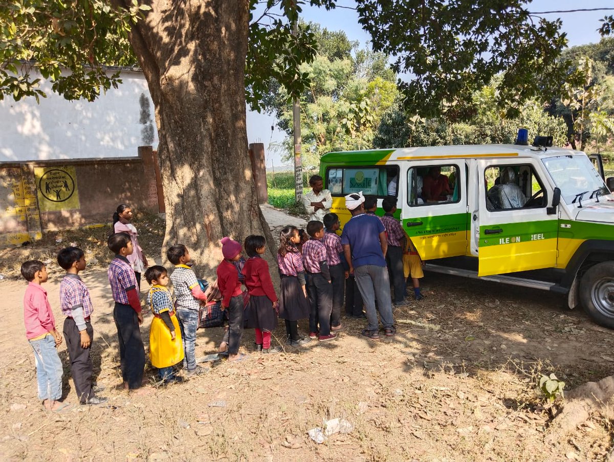 smilefoundation's tweet image. More than 12,800 families from the villages of Buxar, Bihar have received free doorstep healthcare through Smile Foundation’s Smile on Wheels Mobile hospital program.
Know more about our efforts on ground: smilefoundationindia.org/health
#HealthCannotWait #SmileOnWheels…