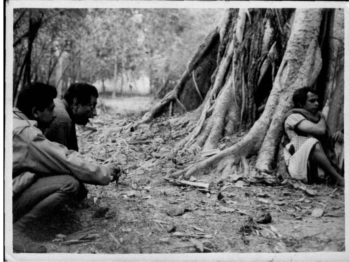 NFAIOfficial's tweet photo. On the birth anniversary of filmmaker #SatyajitRay, revisit this working still of Ray directing Rabi Ghosh on the sets of the widely-loved adventure fantasy Goopy Gyne Bagha Byne (1969). 
 #GoopyGyneBaghaByne #RabiGhosh #TapenChatterjee #BhooterRaja https://t.co/D6iEEeUo03
