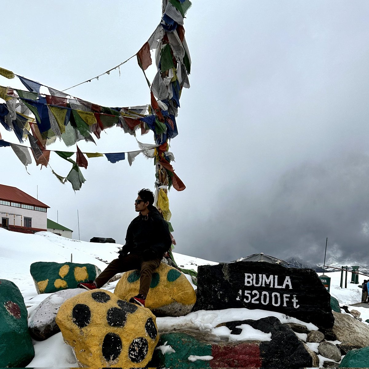 inuetc's tweet photo. Bum La Pass 🤍
Indo-China Border
Elevation - 15,200 feet (4,600 m)

#InuEtc #arunachalpradesh #tawang #indiantravelblogger #indiatravel #northeastindia #northeast_india #arunachalpradeshtourism #bumlapass #indianarmy #snowfall https://t.co/KP881fFrGc