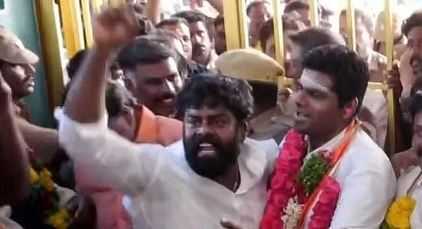 DMK_Updates's tweet image. ஆருத்ரா மோசடியில் தொடர்பு.. வசமாக சிக்கிய ஆர்.கே.சுரேஷ்.. வங்கி கணக்கை முடக்கி போலிசார் அதிரடி!

👉 kalaignarseithigal.com/tamilnadu/2023… 

#AaruthraScam #RKSuresh #BJPFails #AaruthraScamUpdate #Annamalai