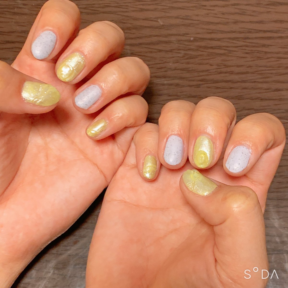 あ、爪を改めました✨️

今回は着る予定の服に合わせて黄緑……にしたかったけどほぼ黄色( -᷅_-᷄ )？w

百均のサンドネイルすごい可愛いコンクリートみたい✨️ https://t.co/h1ZsRQyKHo