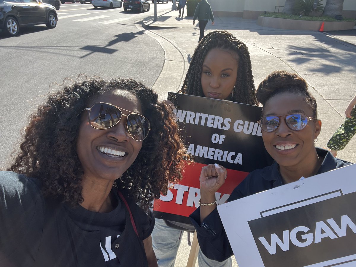 Outchea in these striking streets!! 
#WGAstrong #Solidarity #faircontracts @Kellee_Stewart #DeheliHall