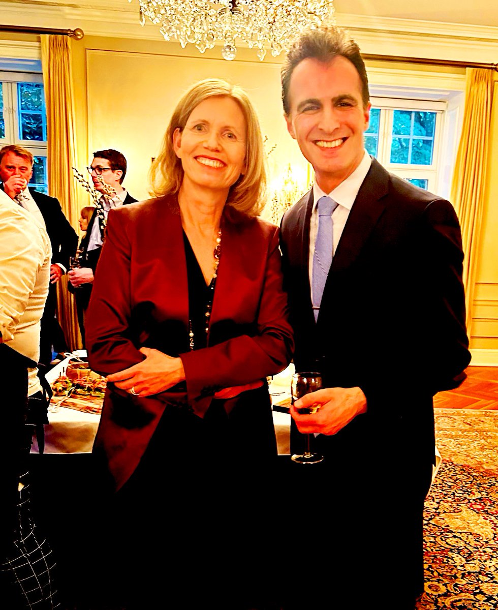 ralexdc's tweet photo. In advance of #WorldPressFreedomDay, @NorwayUS hosted @PressClubDC’s International Correspondents Committee #EmbassyNight at the Ambassador’s Residence. 

Huge thanks to @NorwayAmbUSA and her wonderful team for their hospitality and insightful discussions. https://t.co/pyF6m3SbpZ