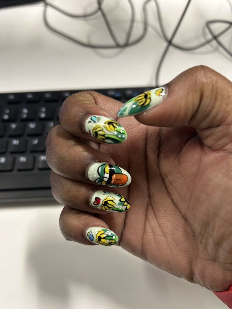 makebalj's tweet photo. @Dreamvillefest I forgot to post my nails  #dreamvillefest2023 #Nails #Tiny https://t.co/3S08J1BFEt
