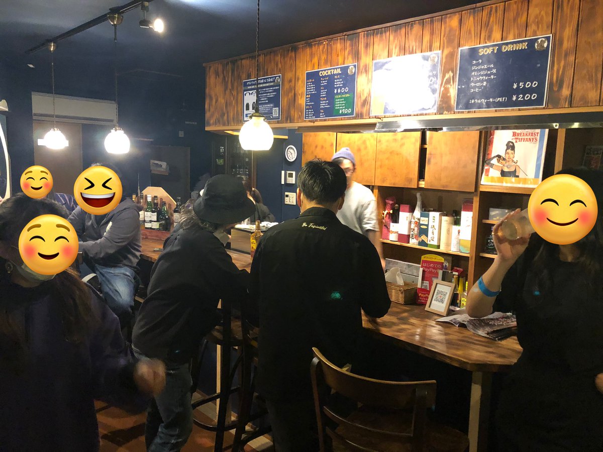 kabufuji's tweet photo. 昨晩、富士市吉原にオープンしたアンテラさん(@AnteraYoshiwara)の
こけら落としイベントに行きました🎵

1階がバーで2階がライブ会場(2階もドリンクカウンター有)という、県内ではあまり見ない造りでした！

出演していた3バンドとも良い曲ばかりで楽しかったー🎵 https://t.co/URR26X52nn