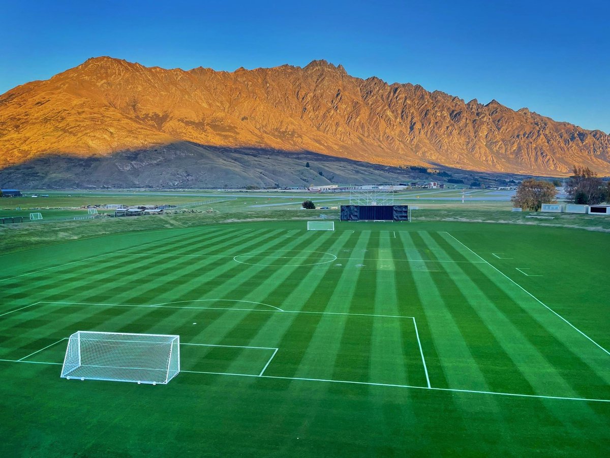 📍 Queenstown.

Welcome to Football in New Zealand.

One of the most picturesque grounds on the planet. 🌏 ⚽️