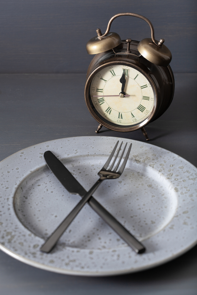 I was intrigued when a study looked at 13 trials between Intermittent Fasting and Daily Caloric Restriction with matched calorie intakes. Check out the pros and cons. ow.ly/4q3V50O2wqU