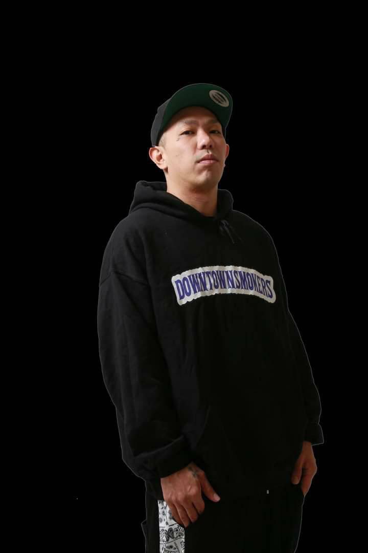 thuglive_2019's tweet photo. -BURAKU MAN JOE- 
東京都は下町　墨田区出身のHIPHOPグループ　全員、同じ地元でありながらバラバラに活動していた期間があり 、時を経て地元で集まった４人が、ラフでスモークなdown town tokyo hiphopを展開していく

BURAKU MAN JOE -HELL YEAH 2-
https://t.co/P6Sd4gg3fE https://t.co/d7tL13bAvO