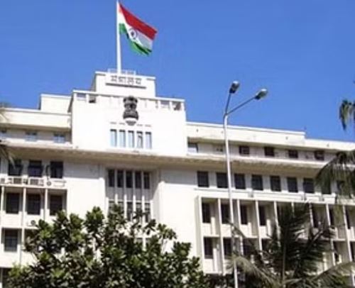 LokshahiMarathi's tweet photo. IAS Officer Transfer : राज्यातील 10 सनदी अधिकाऱ्यांच्या बदल्या
https://t.co/iF1oCzIa7i
#IASOfficerTransfer https://t.co/4pwYOjPchq