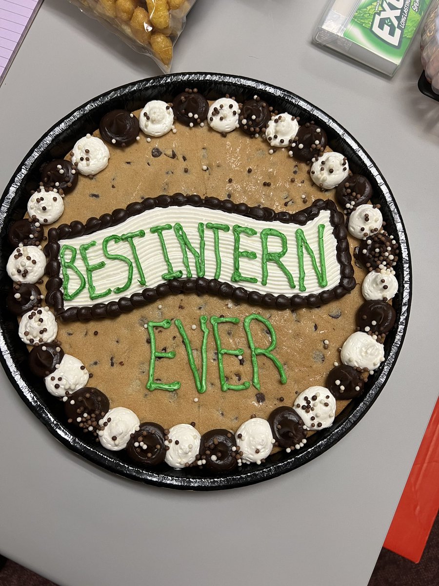 TheInternDivyaa's tweet image. day 57/60:
T-3 
Today was a good day! Shoutout to HOB 417 for being the best suite, I’m so grateful to all the staff and my aide @_alanafay who have made this internship so memorable :) 
#FLSession