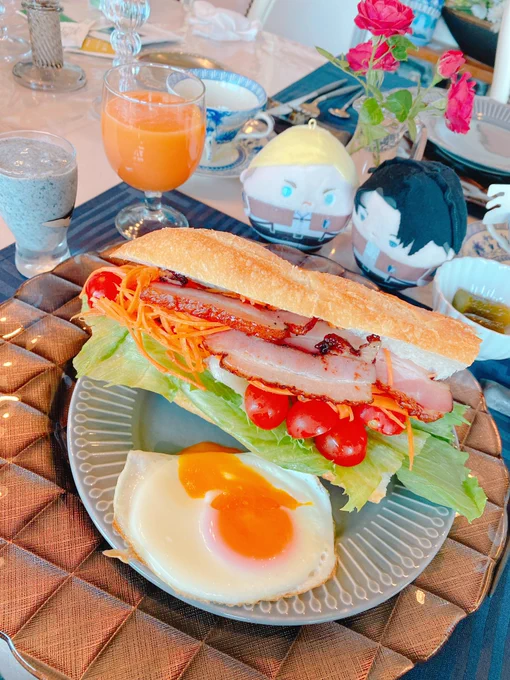 りばいちゃん(レイヤー)の家にお泊まりしてるのですがりばいちゃんと別行動日で爆速で出てったからクルシヱママと二人で朝食を過ごすという体験をした笑
