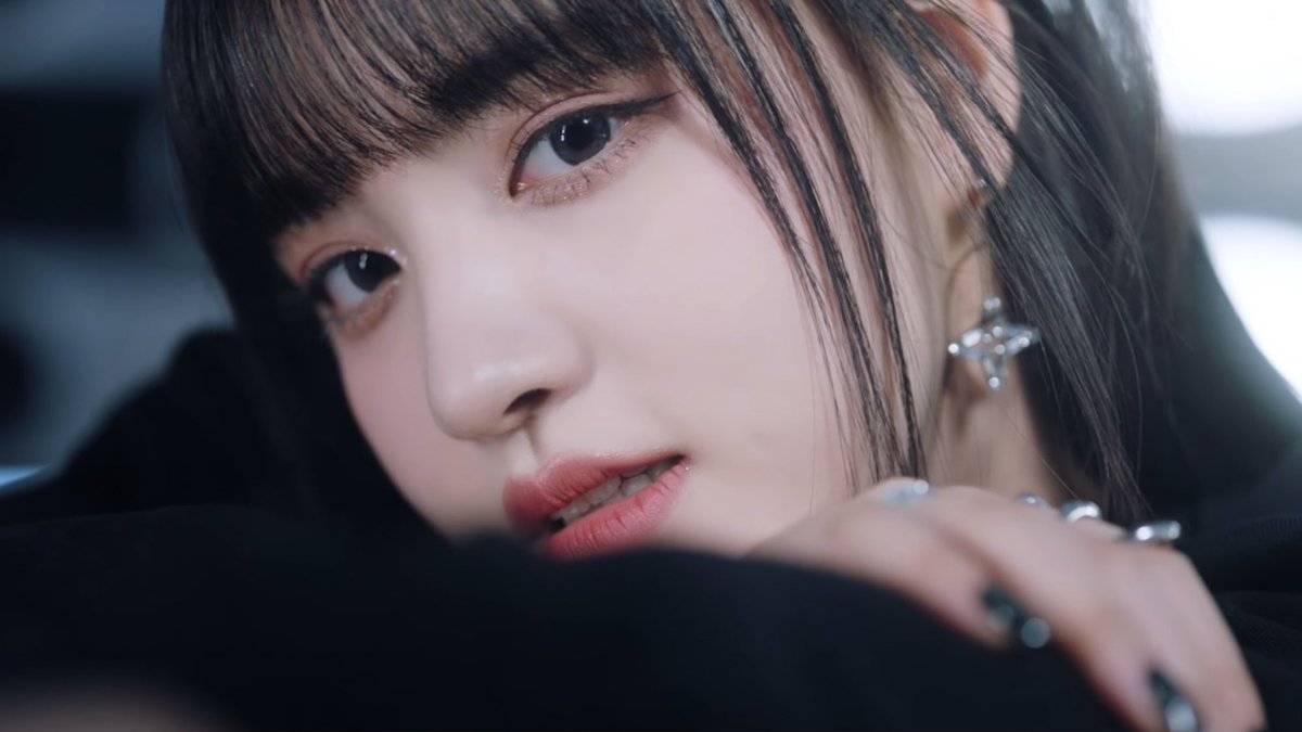 yulizfeed's tweet photo. #ANYUJIN &amp; #LIZ 'WAVE' MV TEASER ✨ https://t.co/hSf2vieLFs