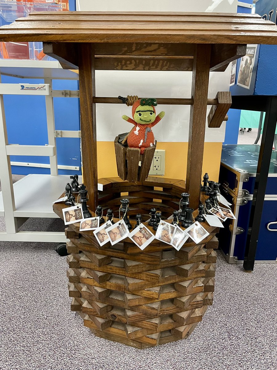 LizMHappy's tweet photo. We are loving Bob as our OBOS and Bob made an appearance today thanks to a thoughtful and talented May Watts parent ❤️ 

And today's raffle prize...a chess piece keychain so we don't forget Bob ❤️❤️@MWwolverines #204reads @wenmass @Nico_Gannon https://t.co/WBNkGk5RGI