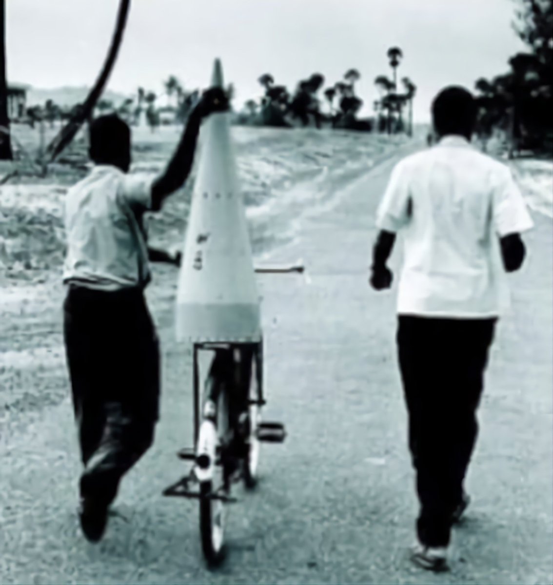 parodyim's tweet photo. #ISRO #India https://t.co/U5U63t4DnC