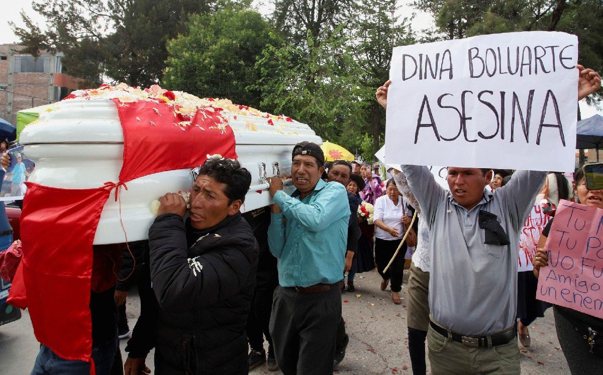 EIPeruano's tweet image. #URGENTE Corte Interamericana de Derechos Humanos concluye que la DICTADORA Dina Boluarte mandó a ejecutar a mas de 60 Peruanos, que cometió crímenes de lesa humanidad. También culpan d cómplice al congreso. Y llama la atención a los medios por guardar silencio ante los crímenes.