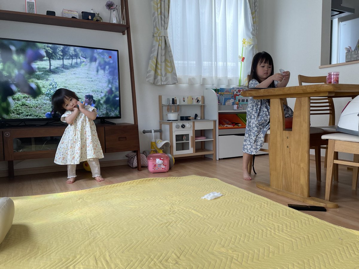 rina1024's tweet photo. 我が家のGW初日娘達おめかししてるけど予定なし(笑) https://t.co/S0lk7WXa4m
