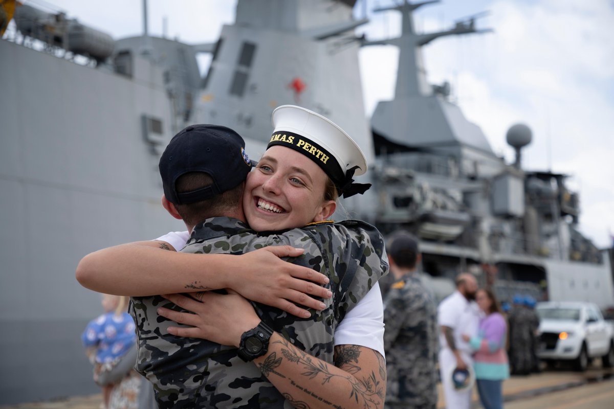 DefenceAust's tweet photo. Welcome home #HMASPerth! โ Family and friends waved from the wharf last week, to welcome loved ones after three months away protecting Australiaโs maritime interests. โค๏ธ
๐ https://t.co/ddxscp0Vjj #YourADF #AusNavy https://t.co/xBPbJ4jD9X