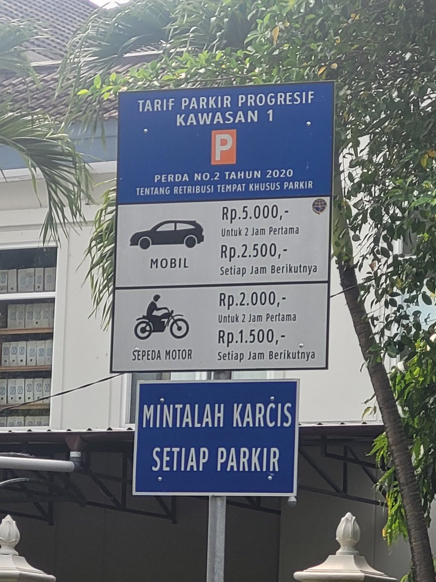 JogjaUpdate's tweet photo. Tarif parkir retribusinya 5000 rupiah tapi diminta 10.000 sangat istimewa
@AdryFajry https://t.co/DWXiA2dt0b