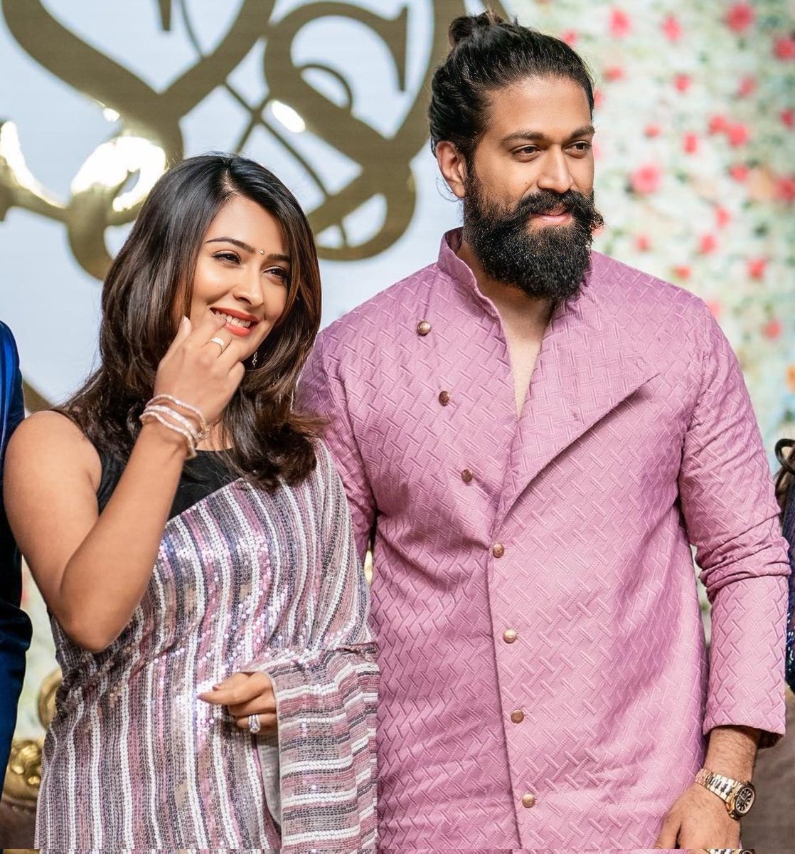 detached_98's tweet photo. This could be us but... Where are you ?
#Yash19 #YashBOSS #RockingCouple https://t.co/UFYzjT4R0D
